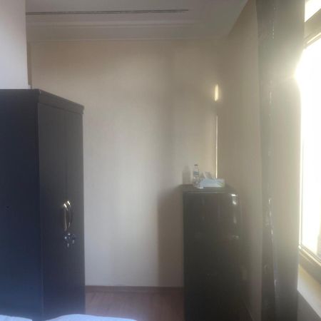 Four Stars Hostel Дубай Екстериор снимка