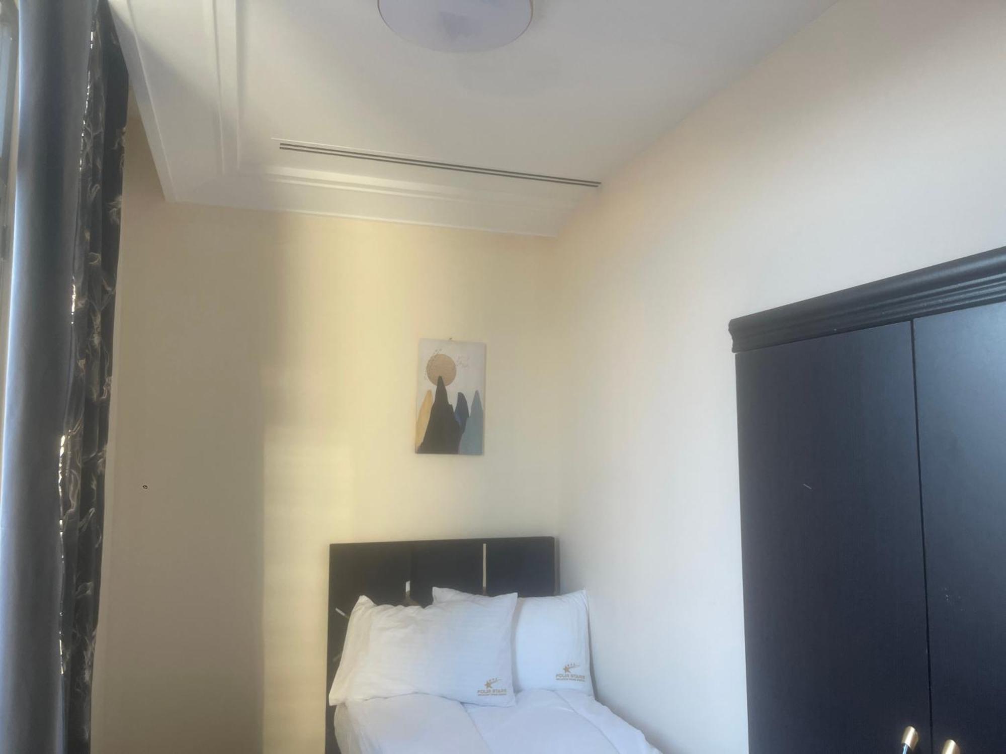 Four Stars Hostel Дубай Екстериор снимка