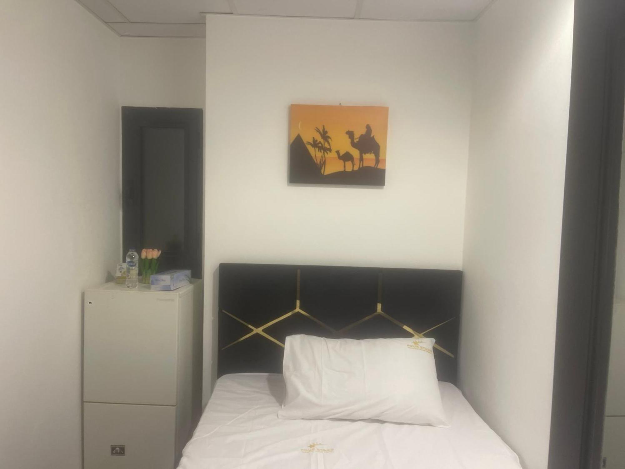 Four Stars Hostel Дубай Екстериор снимка