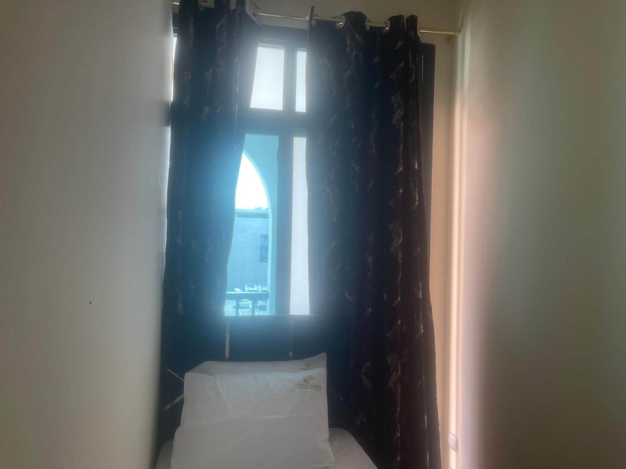 Four Stars Hostel Дубай Екстериор снимка