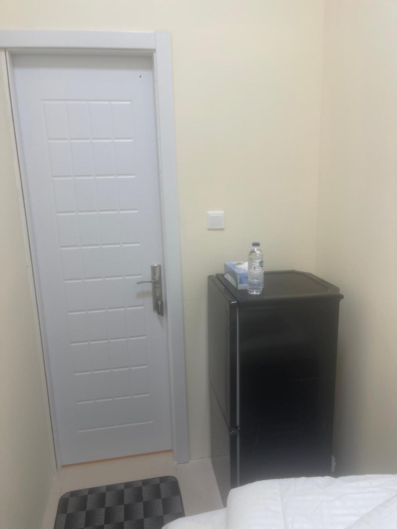 Four Stars Hostel Дубай Екстериор снимка