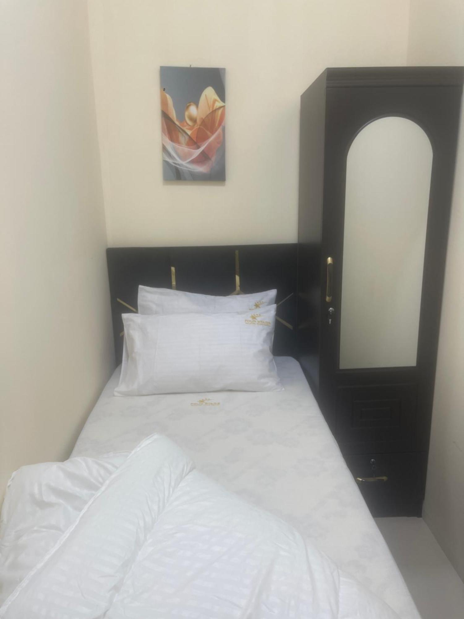 Four Stars Hostel Дубай Екстериор снимка