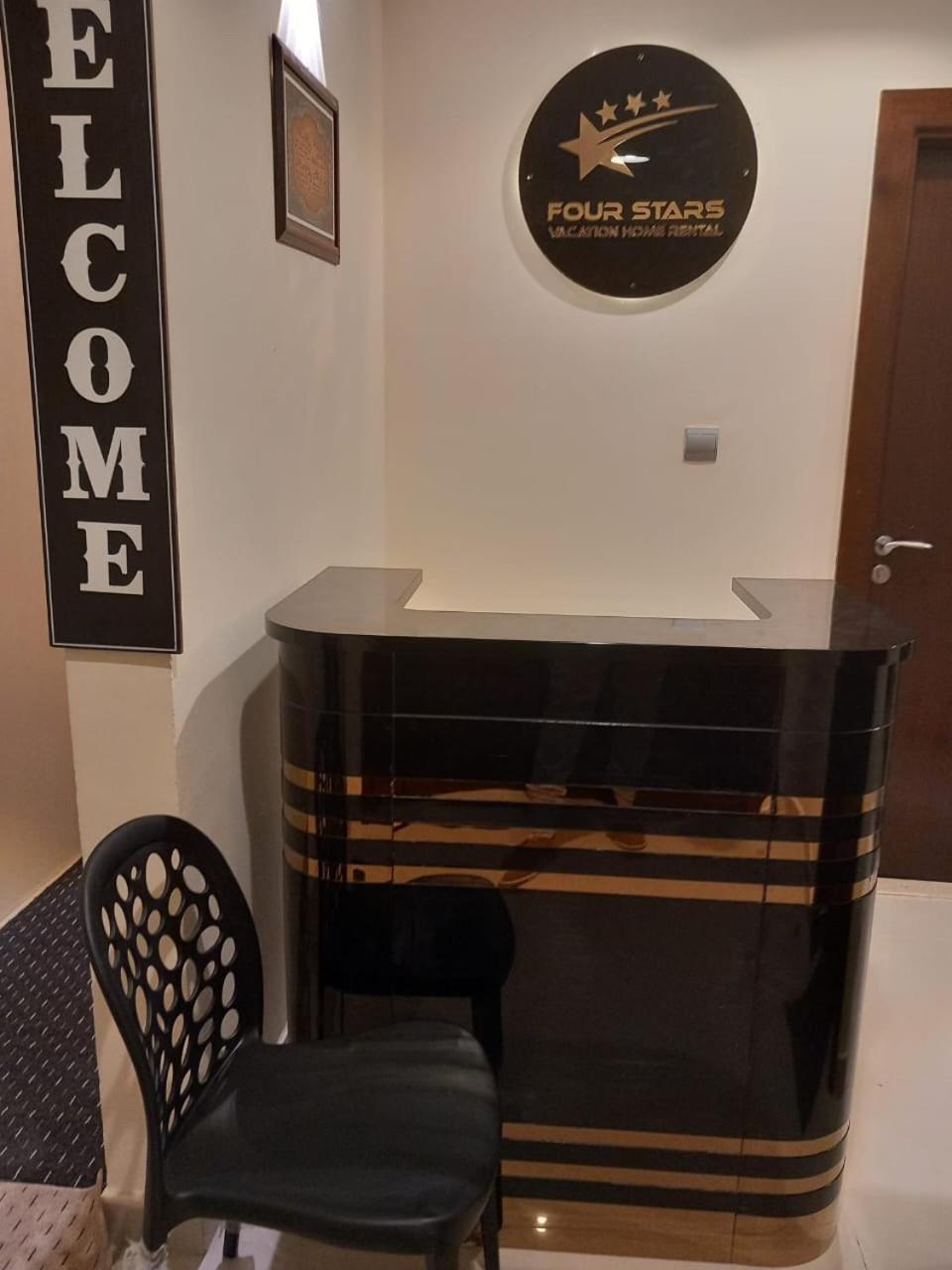 Four Stars Hostel Дубай Екстериор снимка