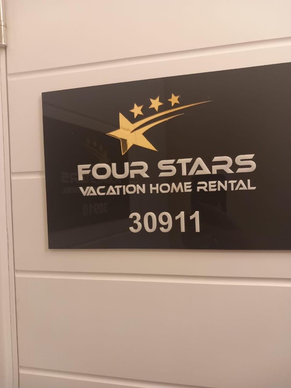 Four Stars Hostel Дубай Екстериор снимка