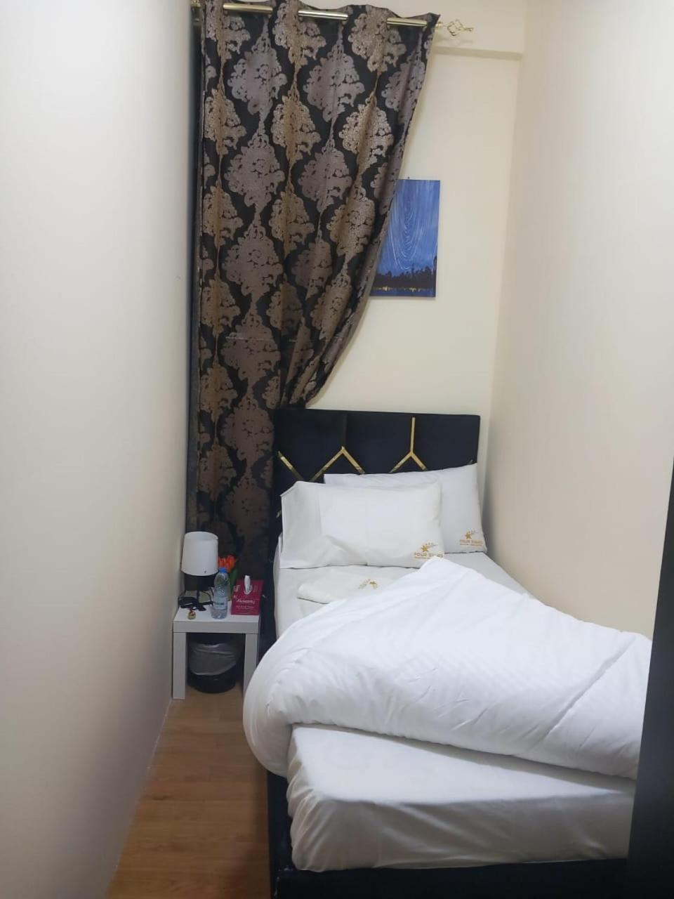 Four Stars Hostel Дубай Екстериор снимка