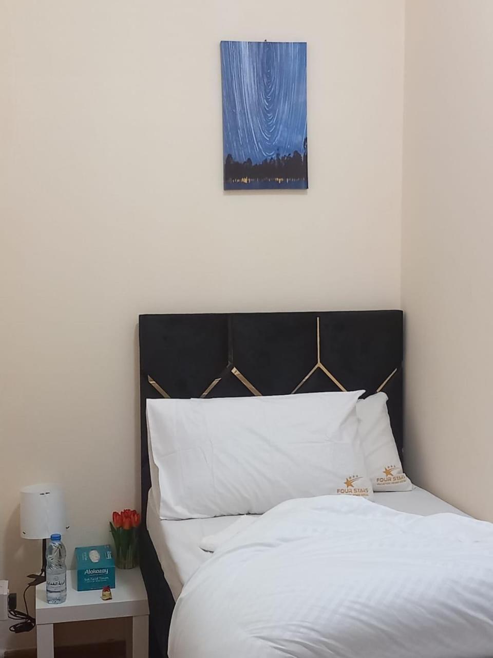 Four Stars Hostel Дубай Екстериор снимка