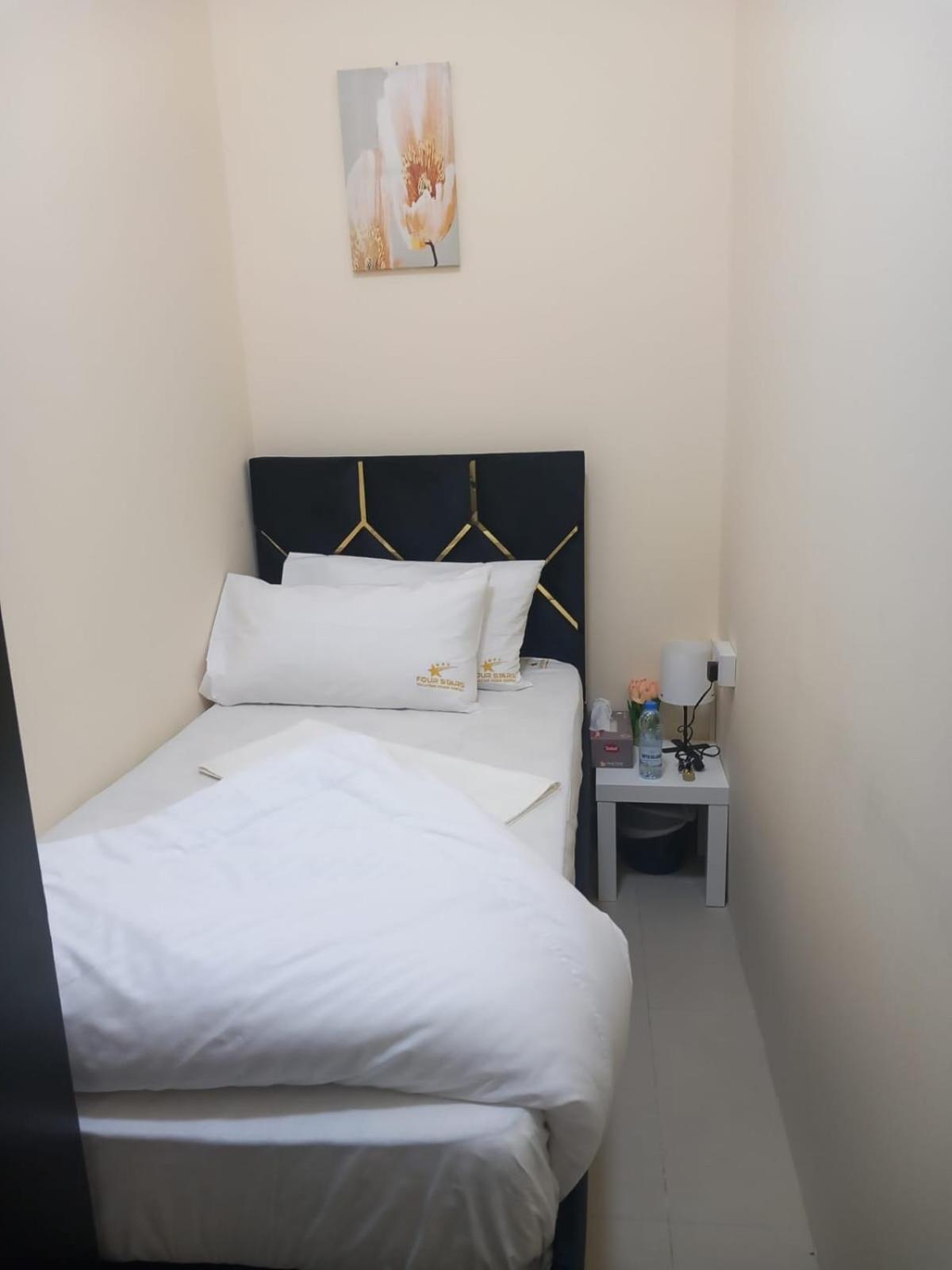 Four Stars Hostel Дубай Екстериор снимка