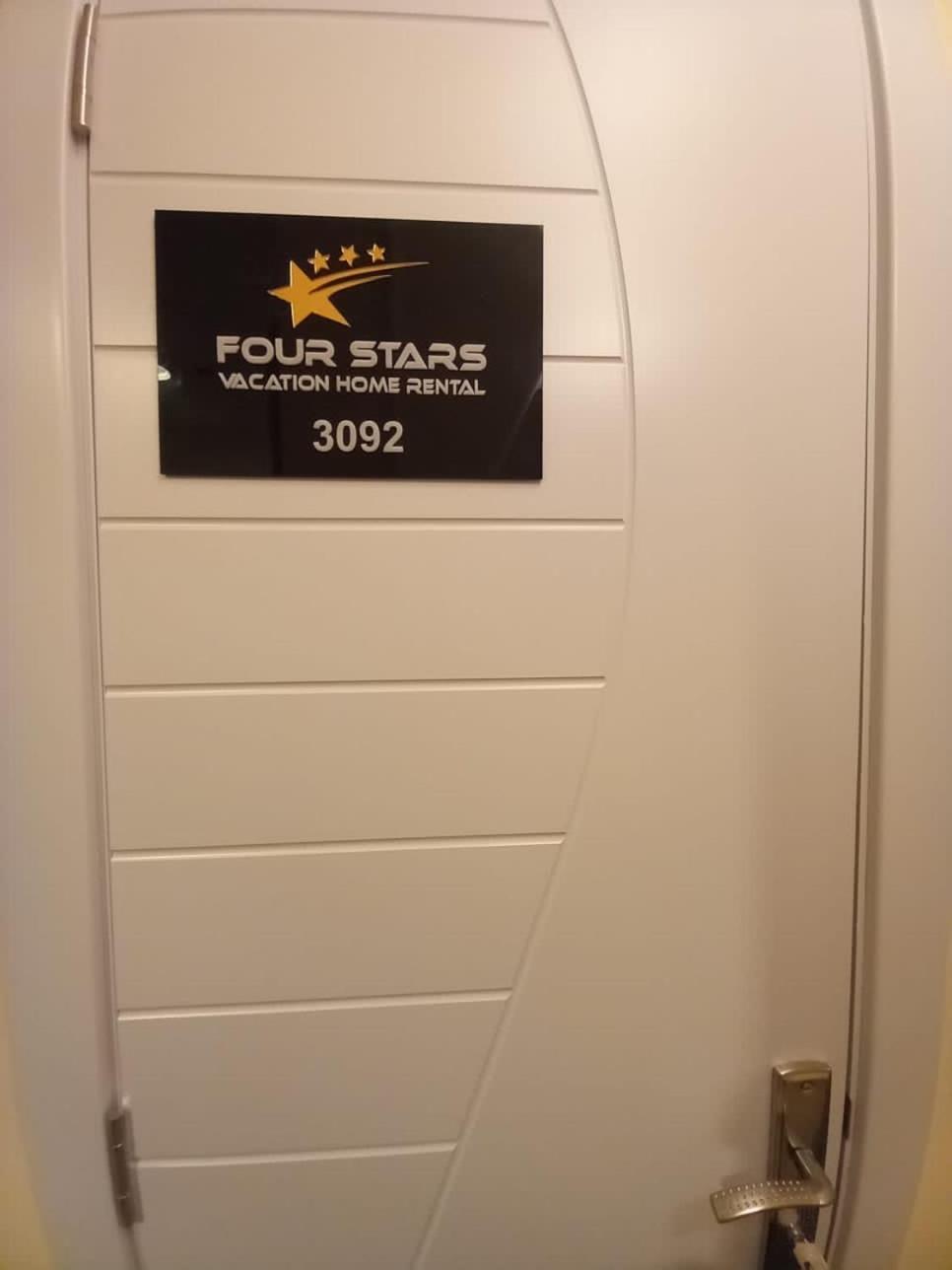 Four Stars Hostel Дубай Екстериор снимка
