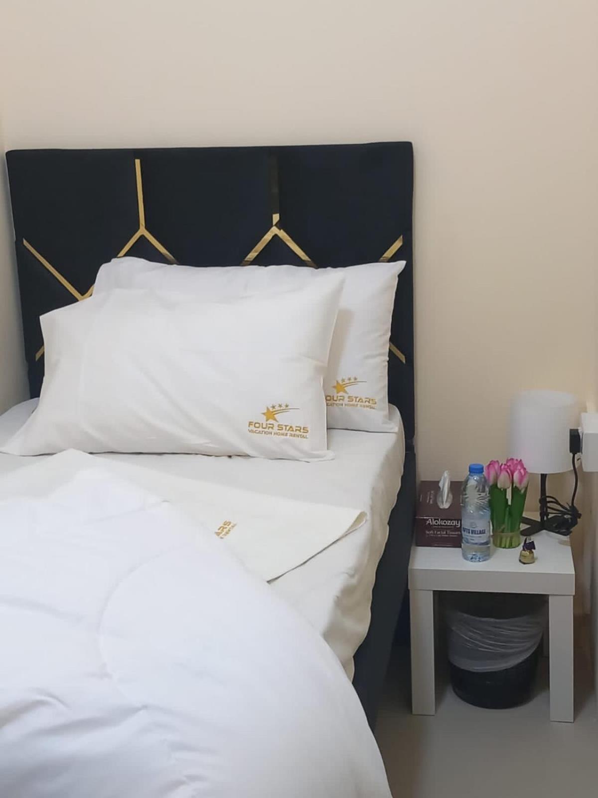 Four Stars Hostel Дубай Екстериор снимка