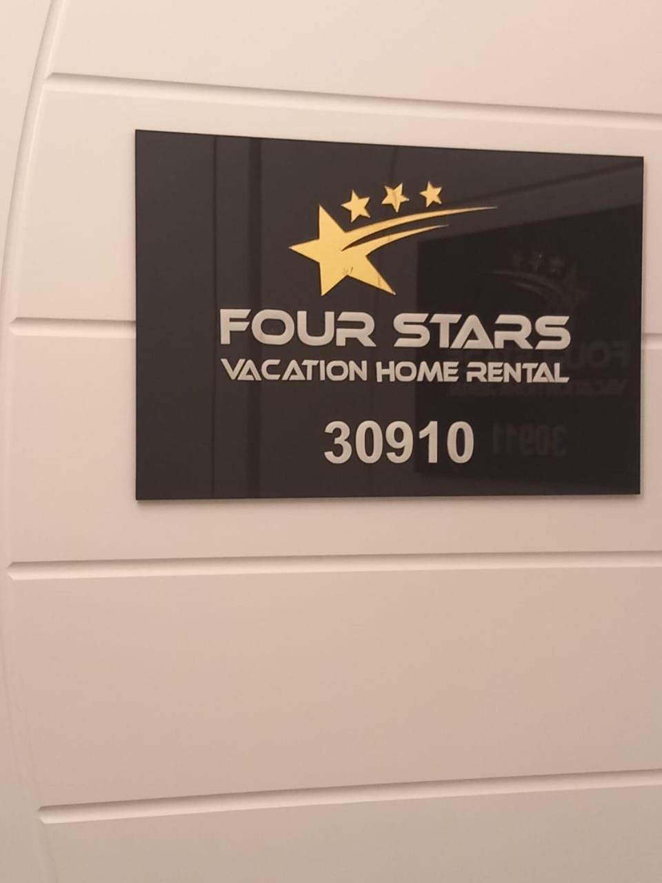 Four Stars Hostel Дубай Екстериор снимка