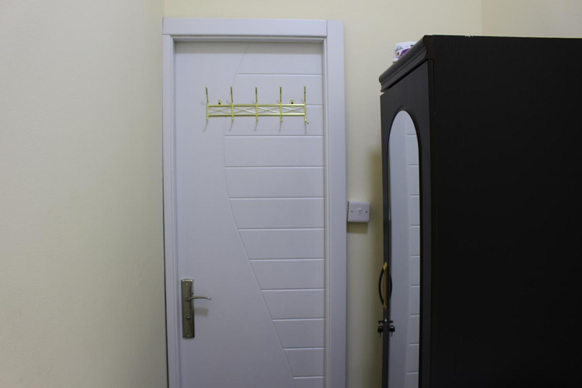 Four Stars Hostel Дубай Екстериор снимка