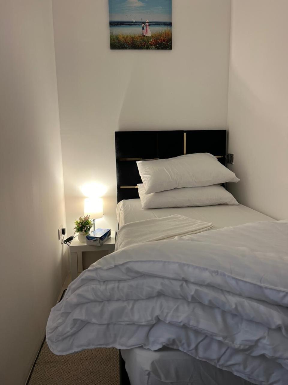 Four Stars Hostel Дубай Екстериор снимка